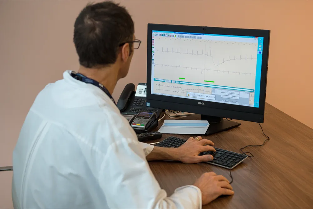 Analyse d&rsquo;un enregistrement cardiaque lors d&rsquo;une consultation de cardiologie sp&eacute;cialis&eacute;e
