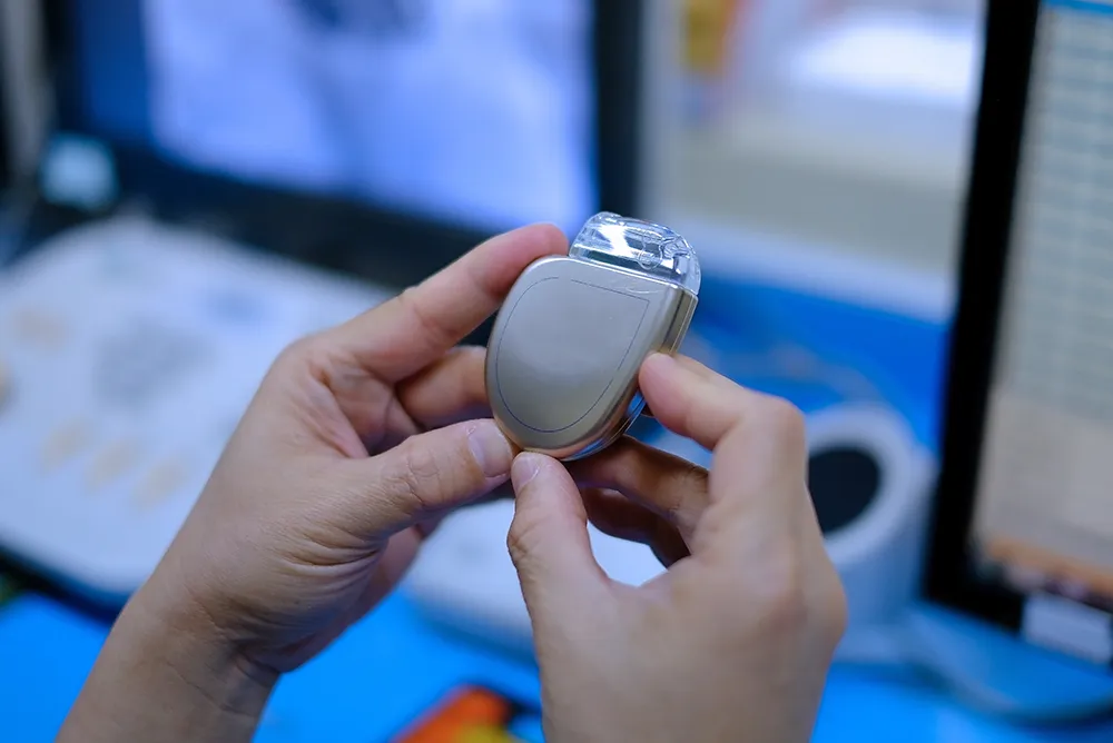 D&eacute;fibrillateur cardiaque implantable utilis&eacute; pour pr&eacute;venir les troubles du rythme cardiaque graves