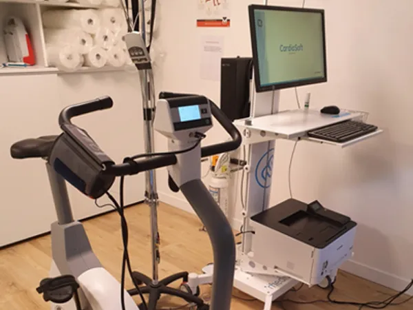 V&eacute;lo d&rsquo;&eacute;preuve d&rsquo;effort utilis&eacute; pour &eacute;valuer la r&eacute;ponse cardiovasculaire &agrave; l&rsquo;exercice physique